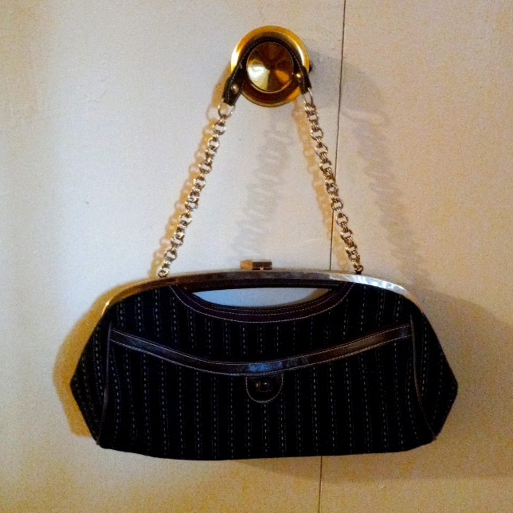 Black stripe clutch
